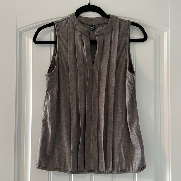 Ladies top - Picture 1 of 2